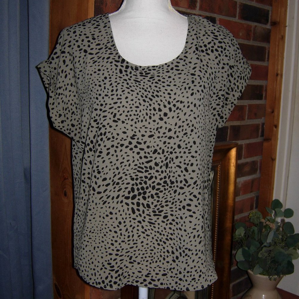 Hippie Rise Olive Animal Print Top L